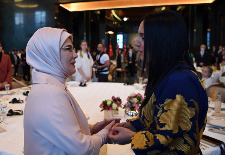 Emine Erdoğan, Ukraynalı savaş mağduru çocukları misafir etti