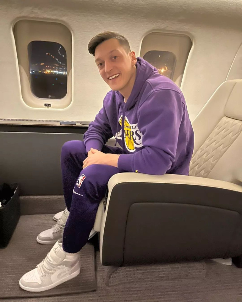 Son Dakika: Fenerbahçede Mesut Özilin menajerinden yeni açıklama Görüşmeler sürüyor...