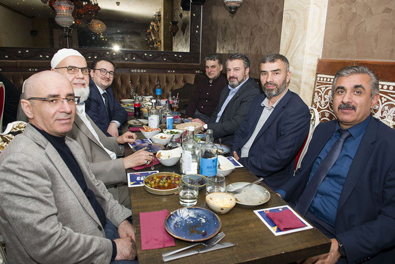 Başkonsolos Atahan’dan ‘siyasete katılın’ çağrısı
