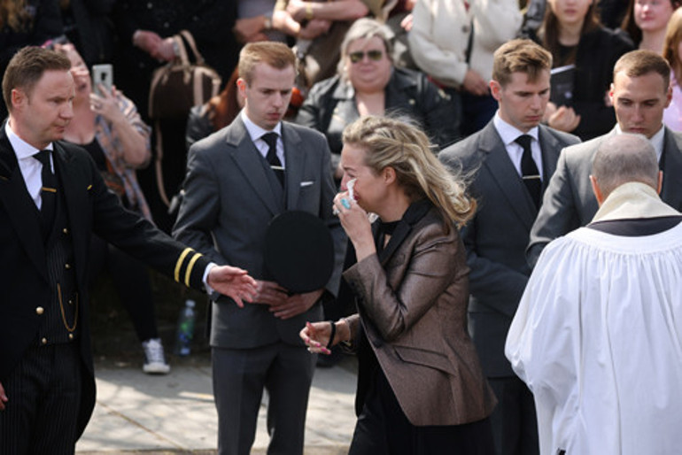 Genç müzisyenin cenaze töreninde gözyaşları sel oldu: Aşk seni koruyabilseydi, sonsuza kadar yaşardın