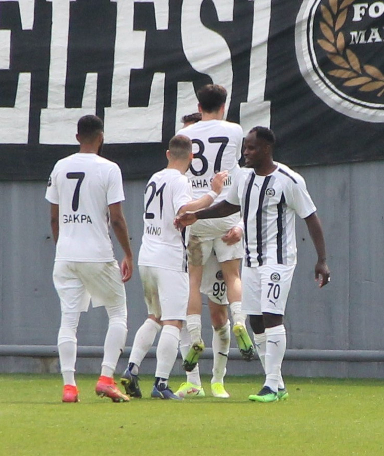 Manisa FK, Balıkesirsporu farklı geçti