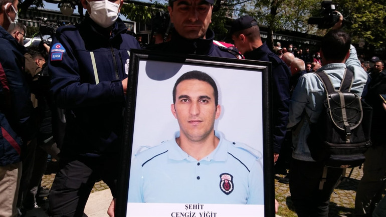 Son dakika... Bursada infaz koruma memurlarını taşıyan otobüse bombalı saldırı Acı haber geldi
