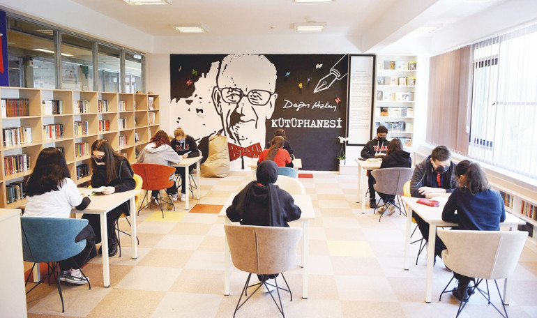 Doğan Hızlan Kütüphane açıldı Teknolojik veriyi kitapla doğrulatın