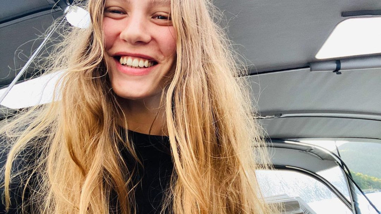 İstanbulu terk edip İzmirde yeni bir hayat kurmuştu... Değişimin böylesi