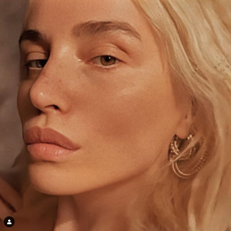 İstanbulu terk edip İzmirde yeni bir hayat kurmuştu... Değişimin böylesi