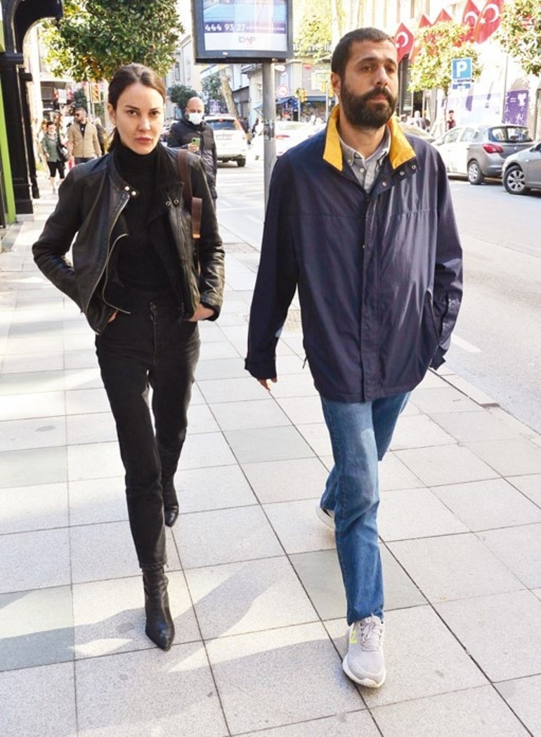 İbrahim Kutluay ve Edvina Sponza parkta yoga yaptı