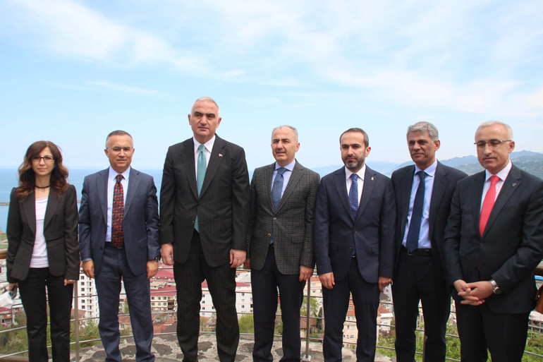 Bakan Ersoy: Turizmde hızlı çıkışlar devam edecek