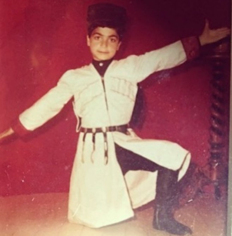 Yıl: 1972... Vatan Caddesinde bayrağımızı taşıyorum