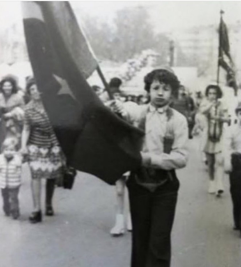 Yıl: 1972... Vatan Caddesinde bayrağımızı taşıyorum