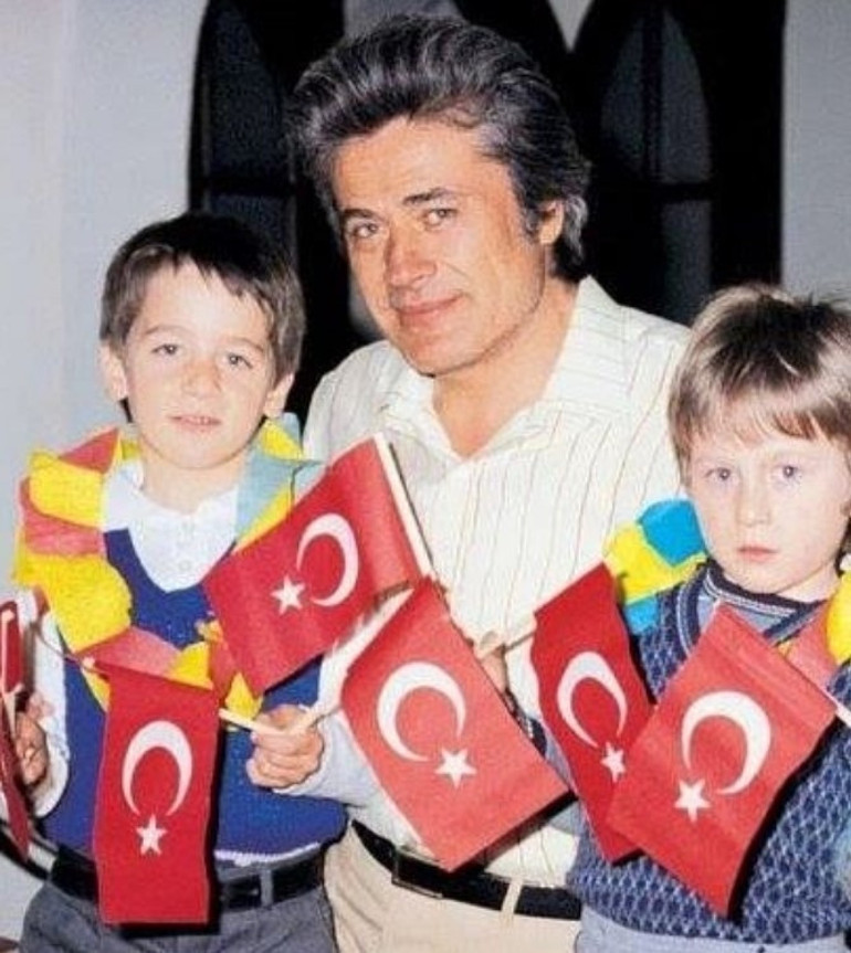 Yıl: 1972... Vatan Caddesinde bayrağımızı taşıyorum