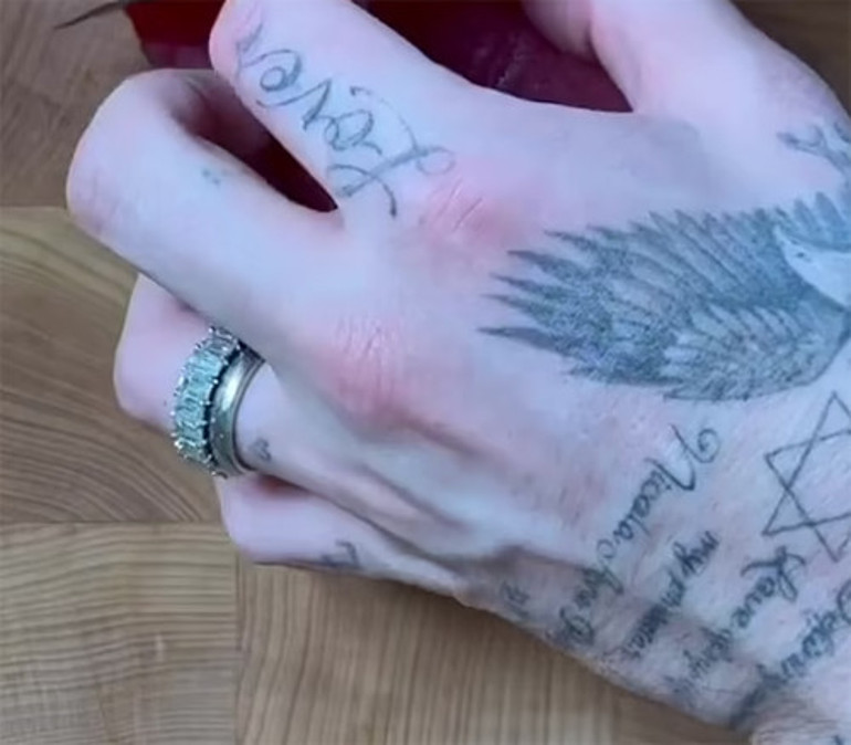 Tamtur pırlantayı yemek yaparken bile çıkarmadı: Evlendikten sonra karısının soyadını almıştı