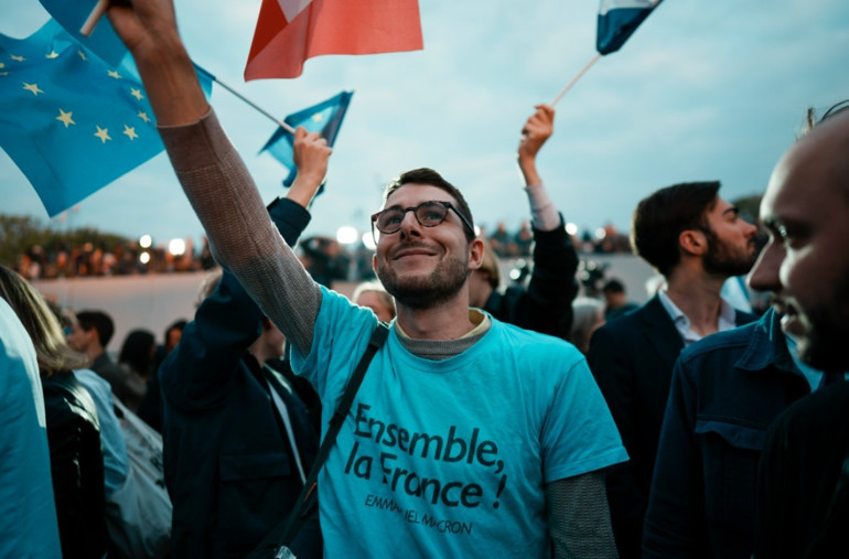 Son dakika: Fransadan ilk tahminler geldi: Macron açık ara farkla ipi göğüsledi