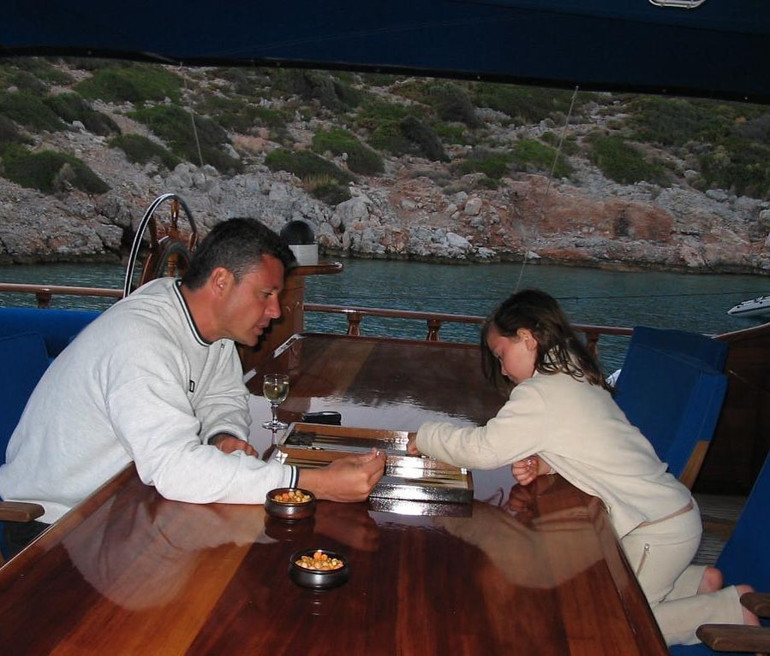 Ünlü oyuncudan  17 günlük oğlu ile ilk poz