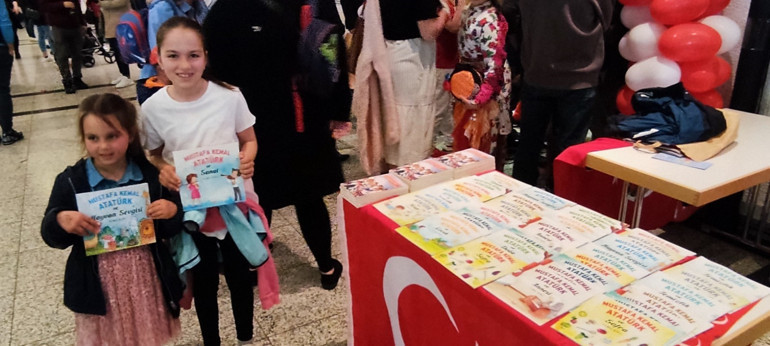 23 Nisan coşkusu salona sığmadı