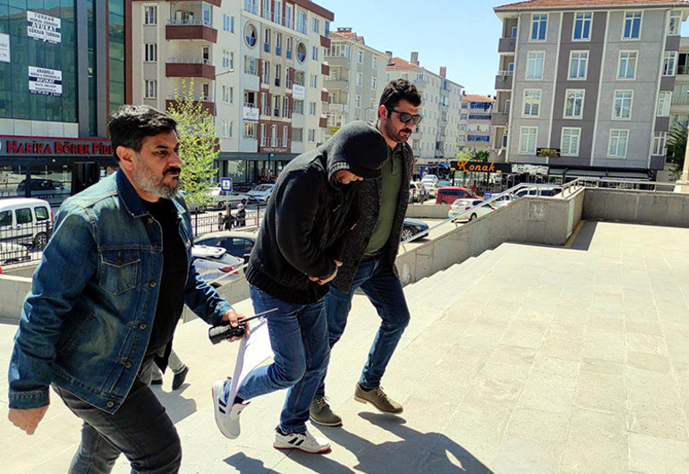 Velayet tartışması cinayetle bitti