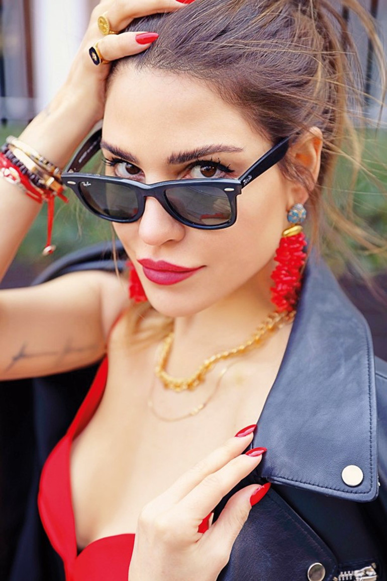 Aranan özellikler listesi: Esprili, zeki anlayışlı, affedici yapıcı, tutkulu  karizmatik  ve yakışıklı