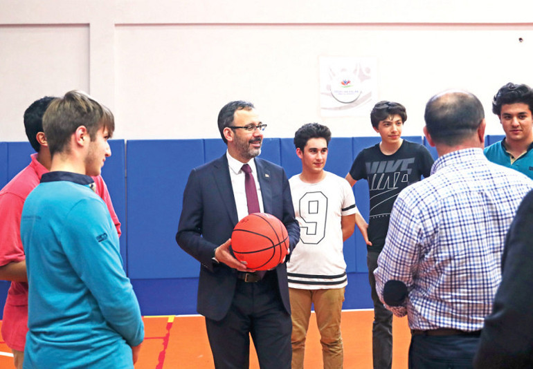 Gençlik ve Spor Bakanı Mehmet Muharrem Kasapoğlu: Yeni yasayla Türk sporu sağlam temele oturacak