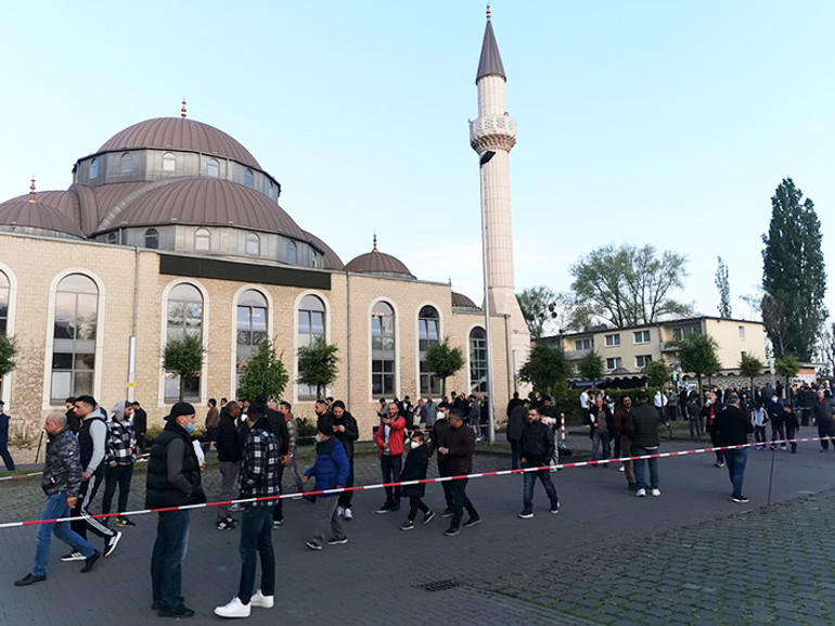 Almanya’da bayram şöleni