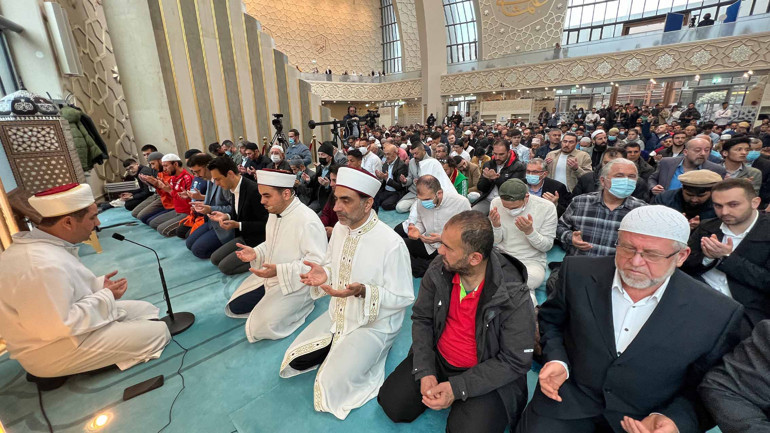 Almanya’da bayram şöleni