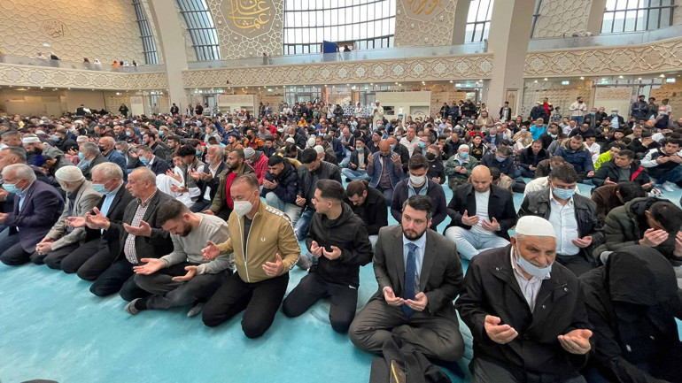 Almanya’da bayram şöleni