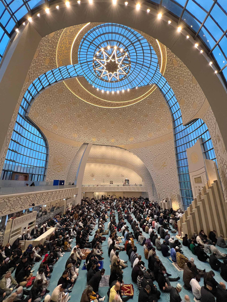 Almanya’da bayram şöleni