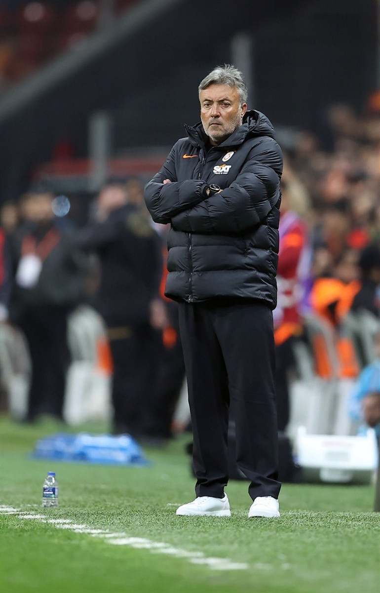 Son dakika: Galatasarayda Domenec Torrent ile yollar ayrılıyor Yerine gelecek isim...