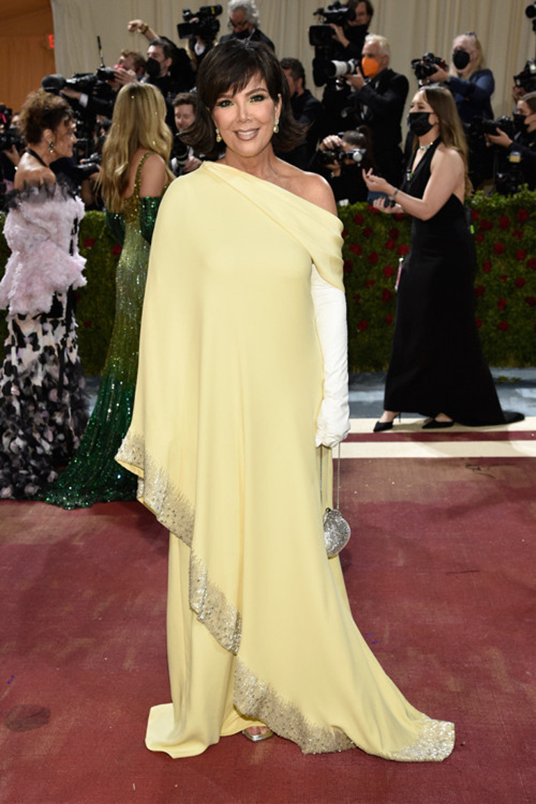 Gecenin sürprizi Kırmızı halıda kıyafet değiştirdi