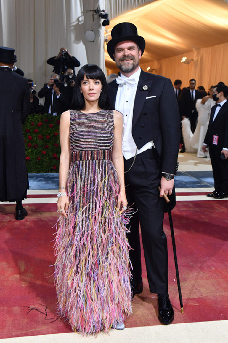 Gecenin sürprizi Kırmızı halıda kıyafet değiştirdi