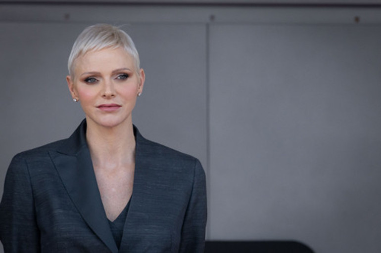 Yüzünde gülüşünün izi bile kalmadı: Altın kafeste boynu bükük bir prenses