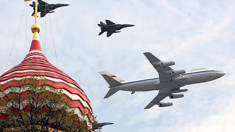 Rusyadan nükleer gözdağı...Kıyamet Günü uçağı 12 yıl sonra sahneye çıktı
