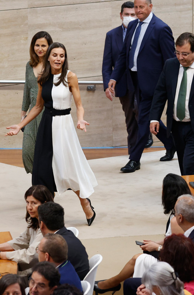 Hayatının şokunu yaşadı ama çabuk atlattı: Kraliçe pişti oldu