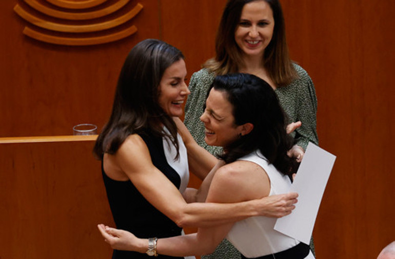 Hayatının şokunu yaşadı ama çabuk atlattı: Kraliçe pişti oldu