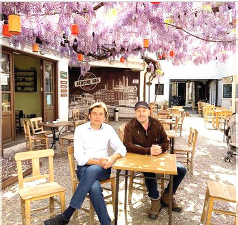 Fikir sörfü yapılan bir adres: Yalı Hanı