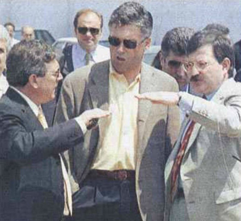 Avrupa futbolu tarihine geçen Ancelotti Fenerbahçenin kapısından dönmüş Eşiyle Dereağzını dahi gezdi...