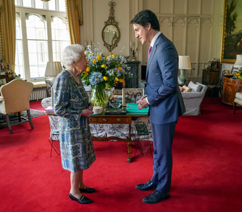 Merakla bekleniyordu: Kraliçe Elizabeth üzdü