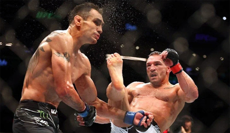 UFC’de Micheal Chandler, Tony Ferguson’u nakavtla hastanelik etti