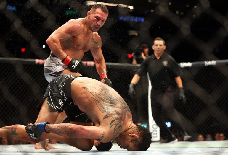 UFC’de Micheal Chandler, Tony Ferguson’u nakavtla hastanelik etti
