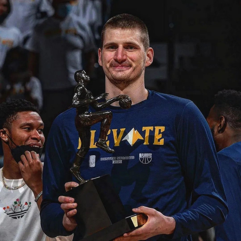 Son Dakika: NBAde normal sezonun MVPsi bir kez daha Nikola Jokic 3 litre koladan, 254 milyon dolarlık sözleşmeye...