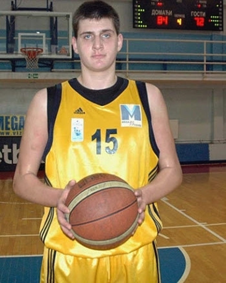 Son Dakika: NBAde normal sezonun MVPsi bir kez daha Nikola Jokic 3 litre koladan, 254 milyon dolarlık sözleşmeye...