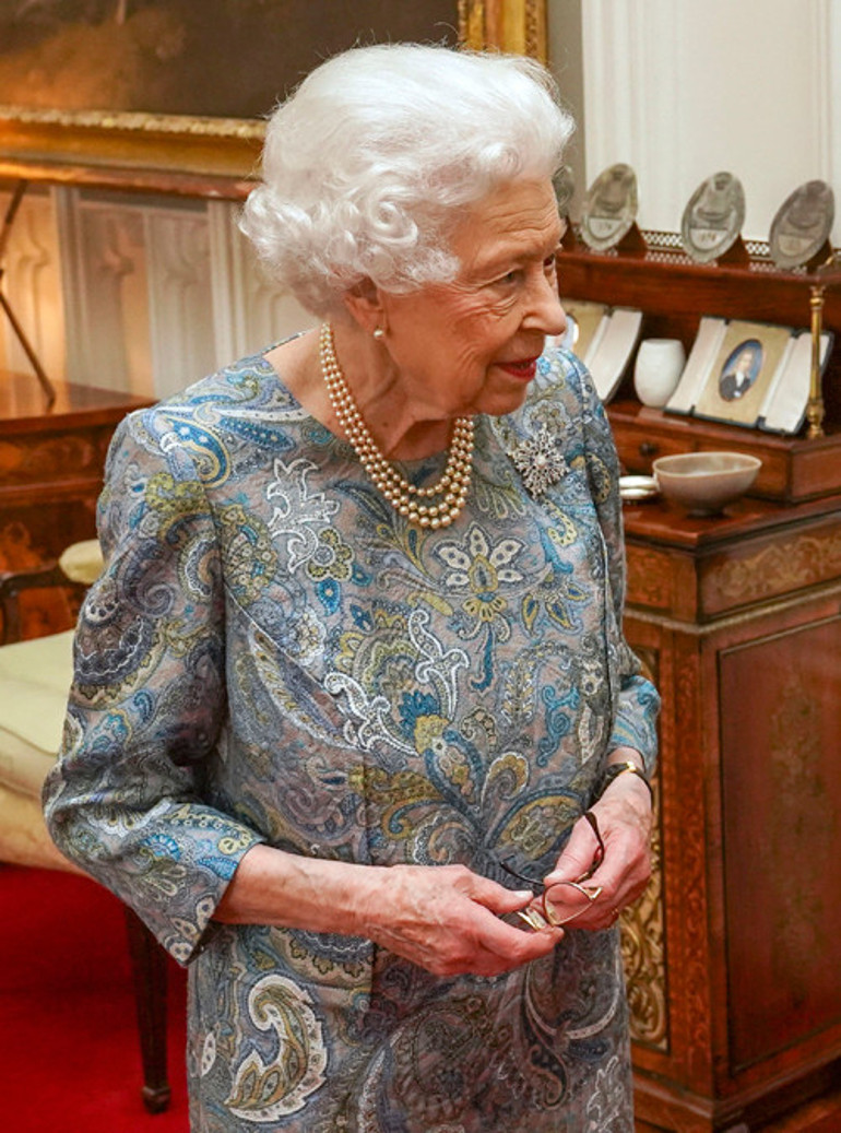 İngiltere Kraliçesi Elizabeh artık yürüyemiyor mu İşte açıklanan sağlık sorunu