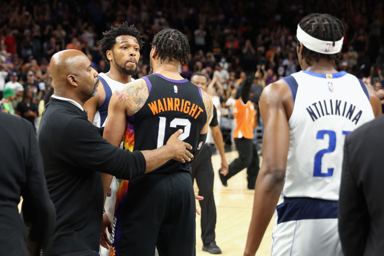 Phoenix Suns ve Miami Heat farklı kazanıp serilerinde öne geçti