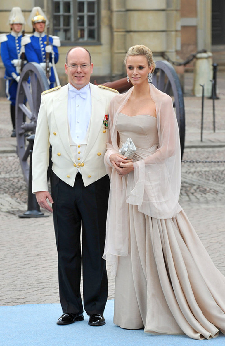 Ünlü çift hakkında dudak uçuklatan iddia: Yanında dursun diye... Milyonluk anlaşma