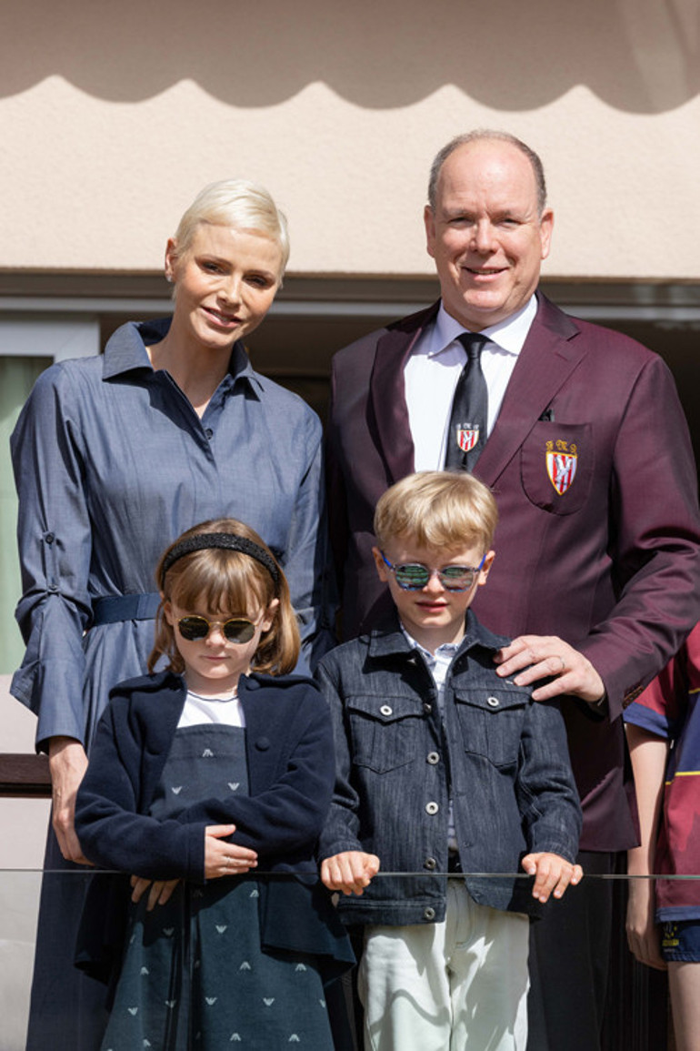 Ünlü çift hakkında dudak uçuklatan iddia: Yanında dursun diye... Milyonluk anlaşma