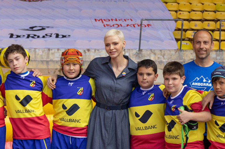 Ünlü çift hakkında dudak uçuklatan iddia: Yanında dursun diye... Milyonluk anlaşma