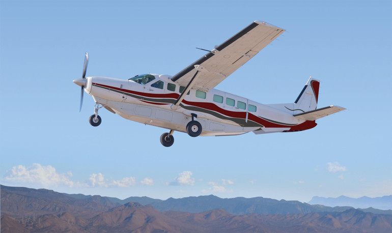 Pilot havada rahatsızlandı, uçağı yolcu indirdi