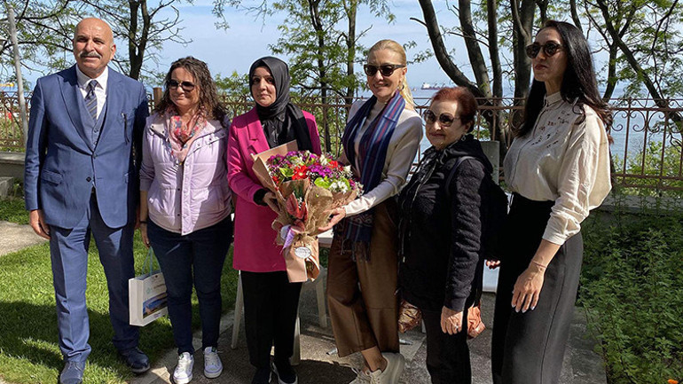 Bakan Ersoyun eşi Pervin Ersoy ünlülerle Tekirdağ’ı gezdi