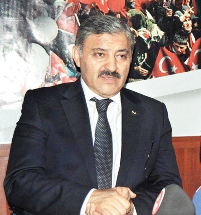 Kedicik dekoltesi, Melis’in dekoltesi