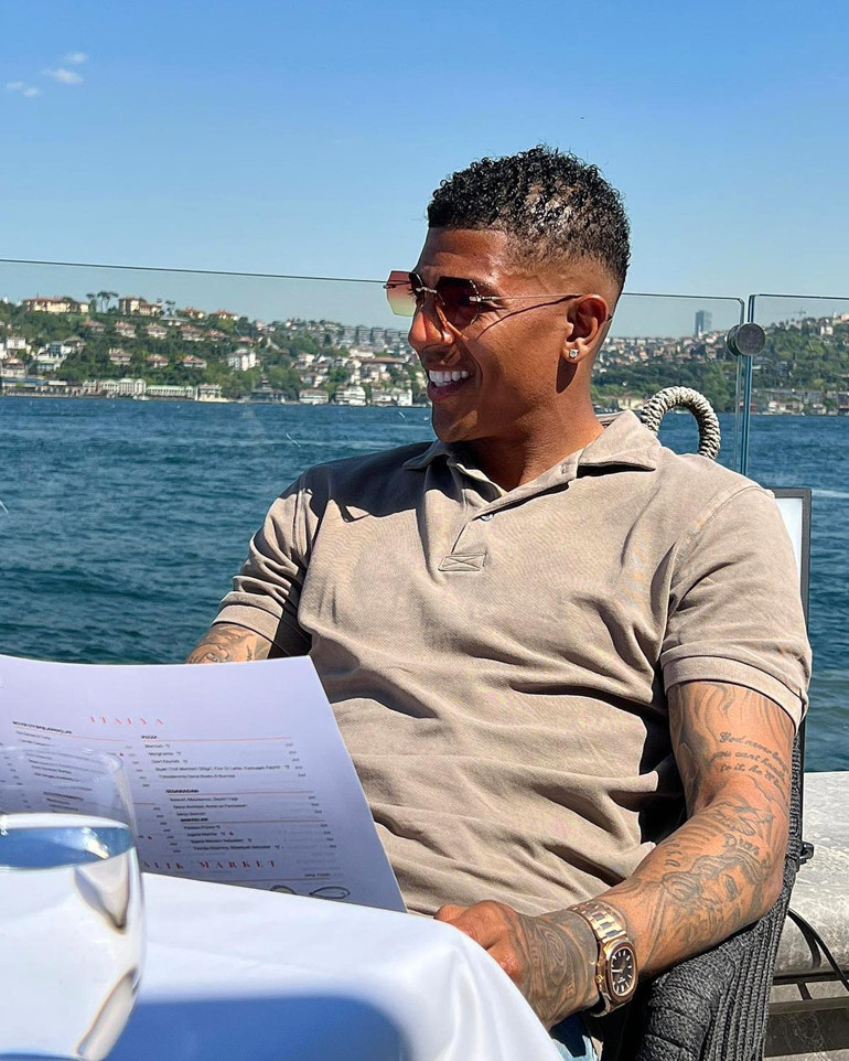 Son Dakika: Galatasarayda Patrick Van Aanholt: Terim ve Torrent farklı...