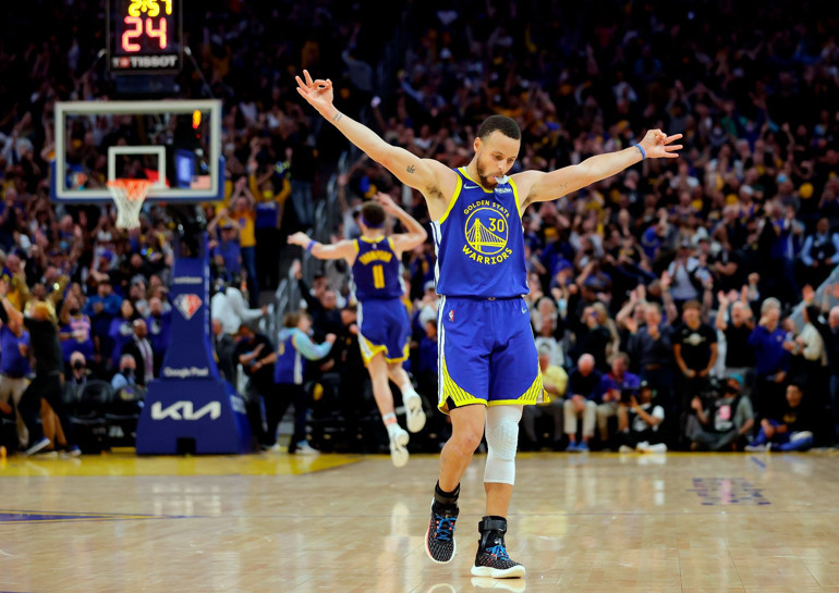Golden State konferans finalinde Giannisden 21 yıl sonra ilk...