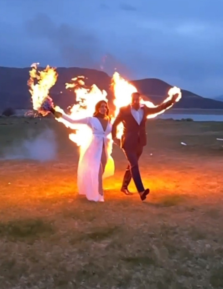 Gelin ve damat alevler içinde: Şoke eden evlilik töreni